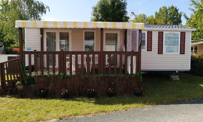 Coulanges Casa | Bungalow cosy à Onzain avec terrasse & piscine partagée