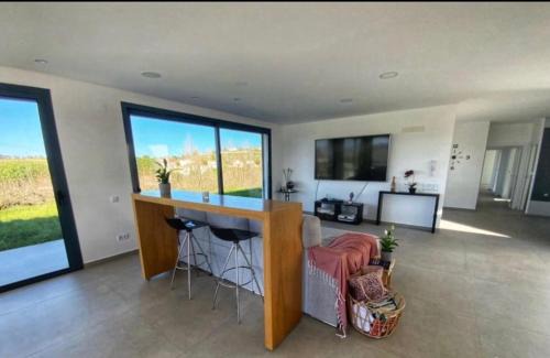 Carvalhal Casa | Bungalow, gated property in amongst Fruit trees, private pool, panoramic views