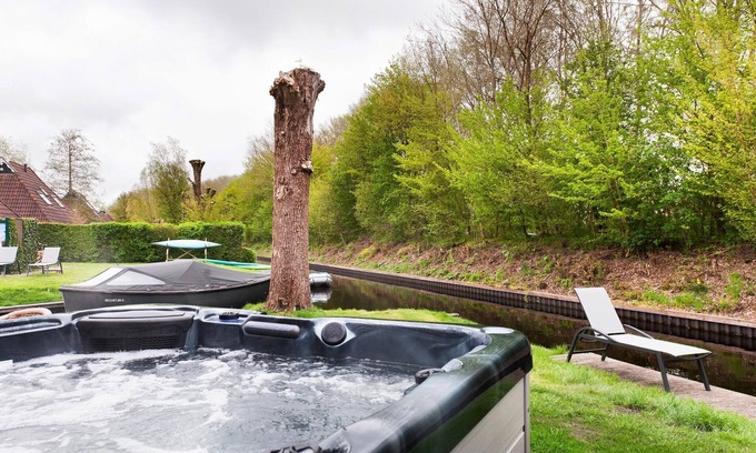 Eernewoude Casa | Bungalow en Frisia con spa y barco privado