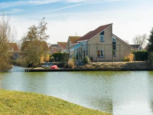 Breskens Casa | Bungalow in Zeeland with Stunning Waterside Views