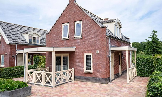 Municipality of Nissewaard Casa | Bungalow en Zuytland Buiten con plataforma pesca