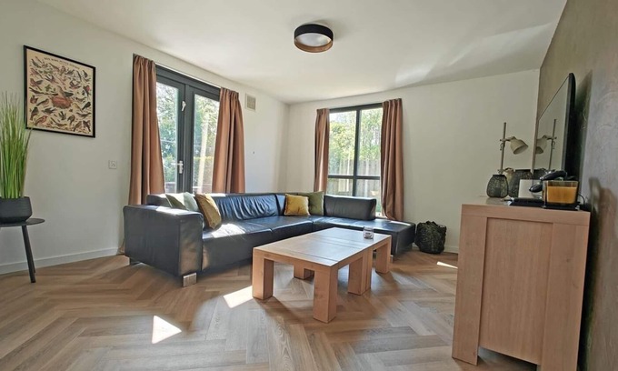 Ewijk Casa | Bungalow 'Les Oiseaux': Enjoying the green Ewijk. With swimming lake!