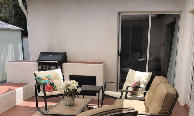 Nob Hill Casa | Bungalow Near UNMH and other hospitals