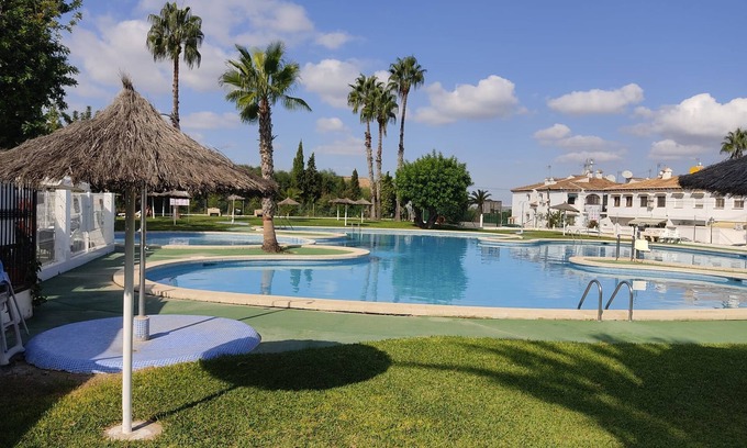 Los Balcones Apartamento | Bungalow En Urbanizacion lago jardin Los Balcones, Frente Hotel Doña Monse