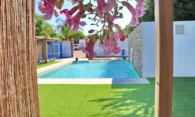 Conil de la Frontera Chalet De Esquí | Bungalow vacacional con WiFi y 2 piscinas