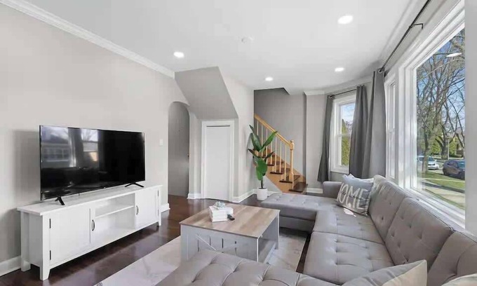 Morton Grove Casa | Bungalow w/ Game Room | LCP Collection