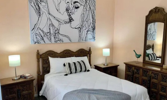 East Ybor Casa | Bungalow/Walking distance/ Historic Ybor (2210)