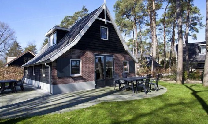 Otterlo Casa | Bungalow with 4 bedrooms, a terrace and sauna