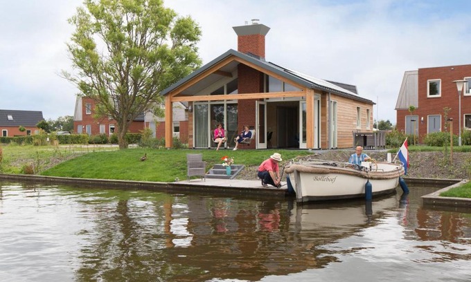 Akkrum Casa | Bungalow with a terrace near the Sneekermeer