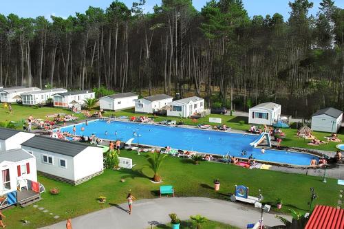 Burinhosa Casa | Bungalow with Shared Pool in Pataias + 30 m² + Pool.