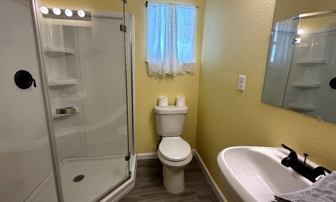 Harlingen Casa | Bunk Bed In Shared Room In Harlingen TX! 2C