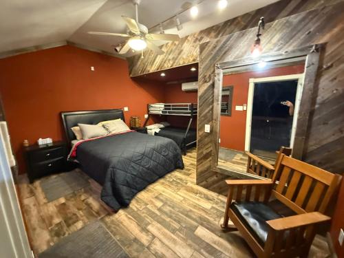 Lakehills Casa | Bunk House The Roost Cabins