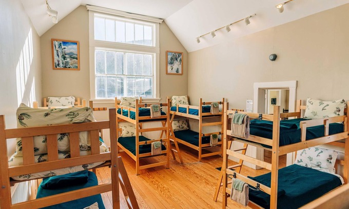 Bretton Woods Apartamento | Bunk in shared bunkroom with shared bathroom