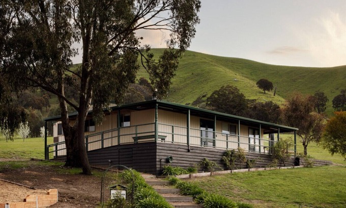 Strath Creek Casa | Bunkhouse & The Village Green