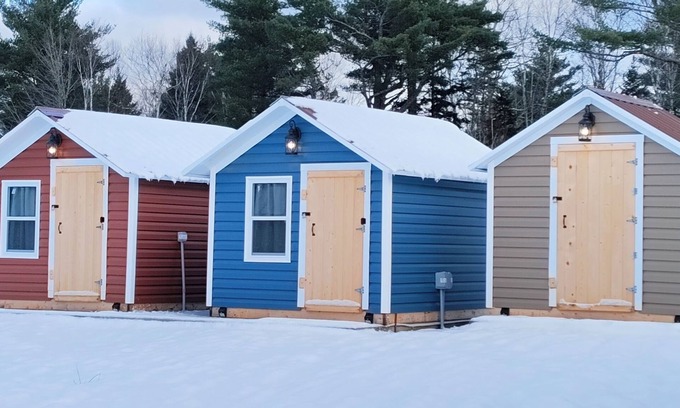 Smiths Corner Cabina | Bunkie Cabin(dbl bed with dbl Bunkie bed) close to Lakes,Zipline,Ski & Vineyards