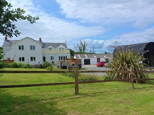 Llangynog Casa | Bunny Meadows Holiday Farmhouse near Carmarthen & Pembrokeshire