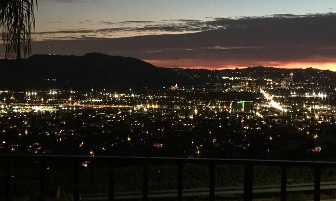 Burbank Apartamento | Burbank Hills vistas increíbles y balcón!