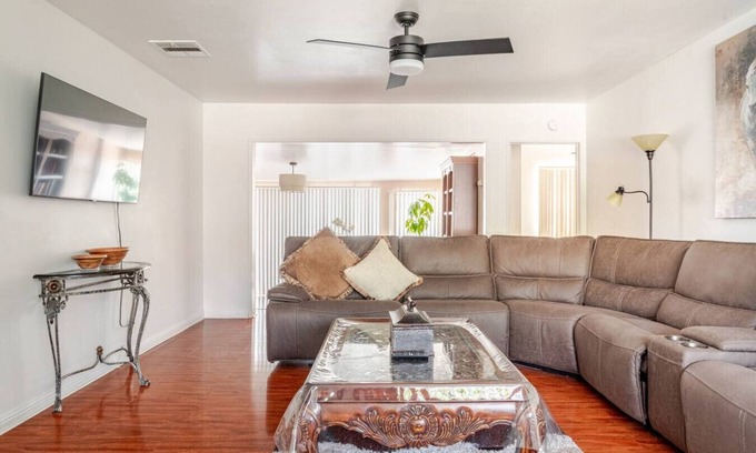 Burbank Casa | Burbank Starlight Hills