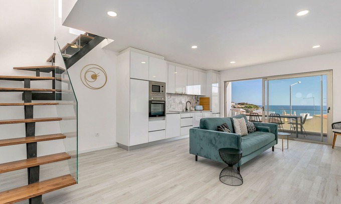 Burgau Apartamento | Burgau Luxury Beach Apt, private rooftop + jacuzzi overlooking beach