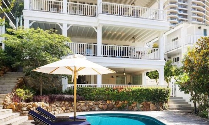 Burleigh Heads Casa | ★Burleigh Hamptons★ Surf views, Heated pool 200m to beach