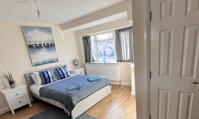 Slough Chalet De Esquí | Burnham/Slough Spacious Four Bedroom House