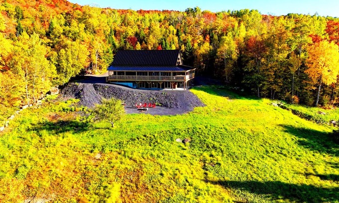 Greenville Cabina | Burnt Jacket Lodge overlooking Moosehead Lake