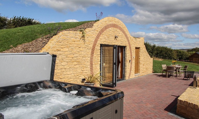 Rhayader Apartamento | Burrow View - a hobbit hut that sleeps 4 guests in 1 bedroom