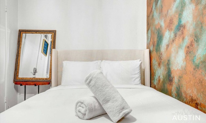 Riverside Apartamento | Riverside Gem for 4 | Swimming Pool + Free Parking