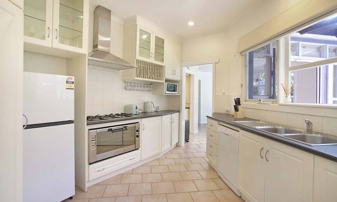 Burwood Casa | Burwood Bliss by Ready Set Stay