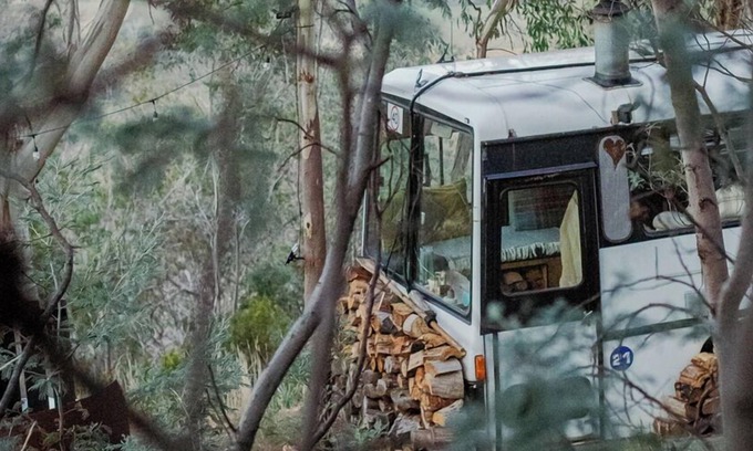Bagdad Casa | Bus & Hot Tub Secluded Eco Forest Retreat