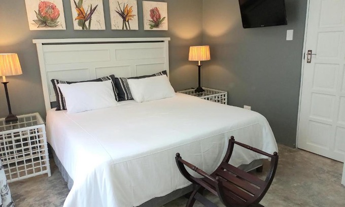 Umhlali Beach Cama Y Desayuno | Bush Willow Suite - Villa Roc Guesthouse, Salt Rock Ballito Solar Power