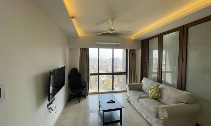 Kurla Apartamento | Business-Ready Apt near Jio World Centre | 1BR + Gym + Pool