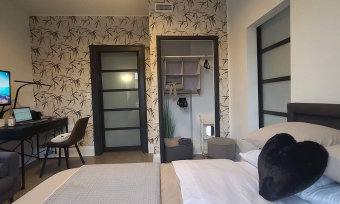 Kingsville Apartamento | Business Travellers, Couples STAY DOWNTOWN KINGSVILLE Cozy Private SUITE - 1 bed