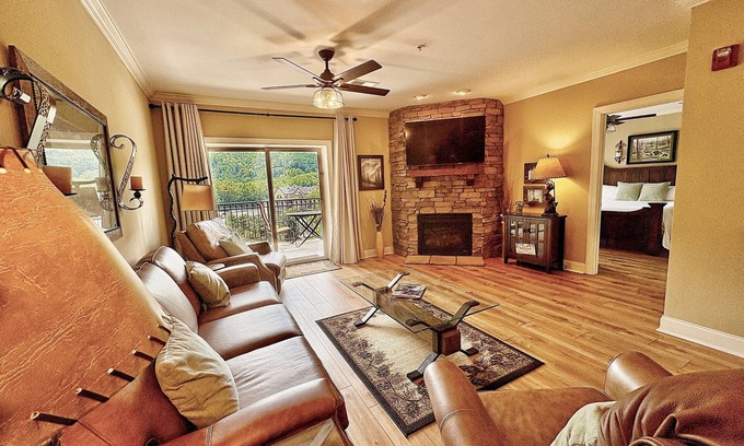 Gatlinburg Condominio | Butler's Newly Downtown Condo, 2 King BR's, Beautiful View !!!!