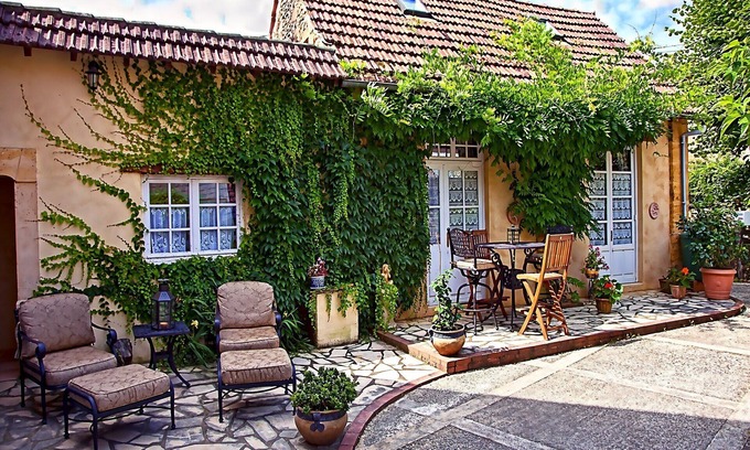 Meyrals Cabaña | BUTTERFLY Cottage - Cosy Romantic Cottage in a calm hamlet, heated pool, gym