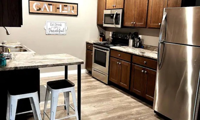 Decorah Apartamento | Butterfly Park Retreat #5 - Centrally located to Decorah's Top Attractions!