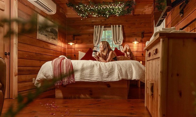 Saluda Cabina | Buzzard Roost cabin at Cabin Fever in NC!