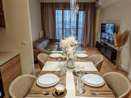 Sarajevska Apartamento | BW SkyVerde on 21st - River & Tower View