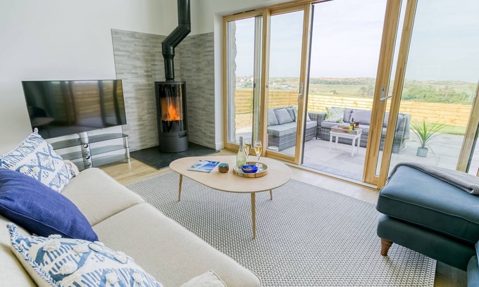 Cylch-Y-Garn Cabaña | Bwncath & Hebog - a coastal that sleeps 8 guests in 4 bedrooms