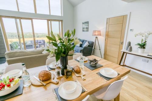 Cylch-Y-Garn Casa | Bwncath & Hebog