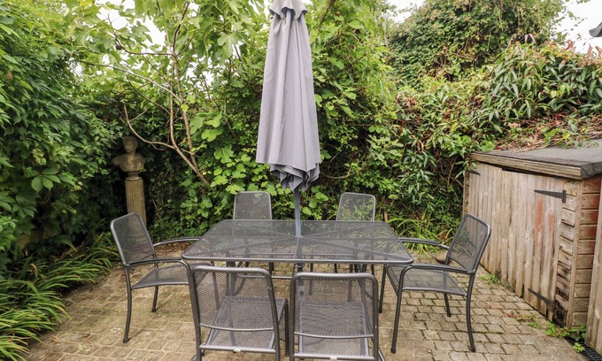 Oldwalls Casa | BWTHYN BERWIG, pet friendly, with open fire in Llanrhidian