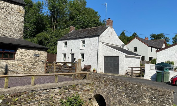 Clydey Cabaña | Star Mill Cottage, CARDIGAN