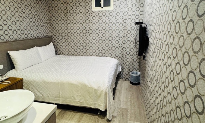 Wanhua Casa | BY Cool hotel with AC in vibrant Taipei City near Ximending with Ubike