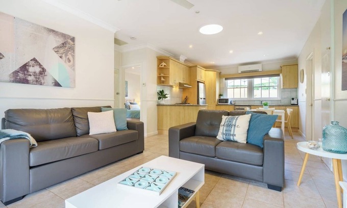 Rosebud Casa | By the Beach Your Comfy Rosebud Holiday Home