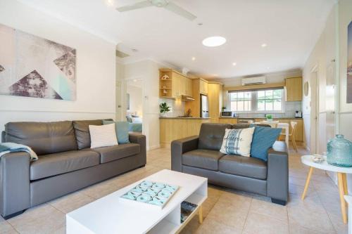 Rosebud Casa | 'By the Beach' Your Comfy Rosebud Holiday Home