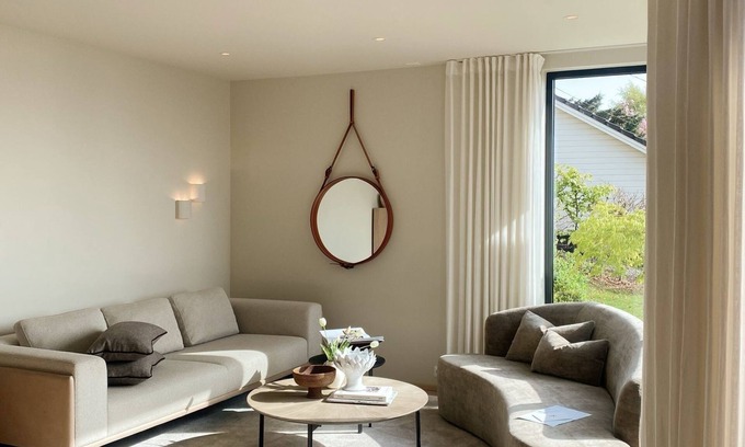 Strand Casa | By the sea –firepit, 750 Mbps Wi-Fi, Trampoline & SUP
