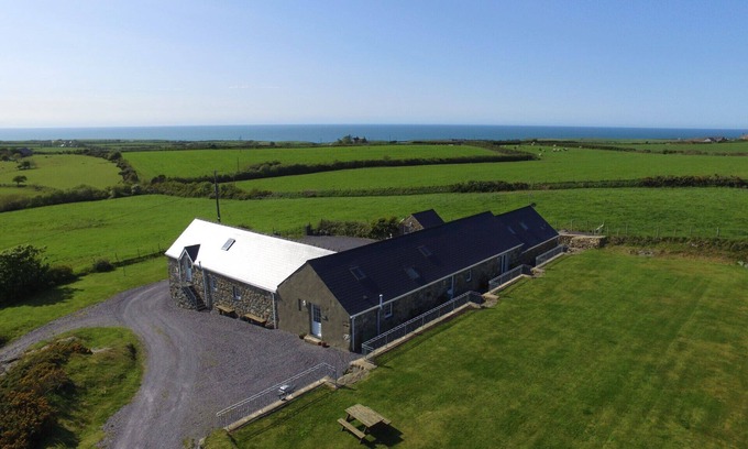 Garn Fadryn Casa | Bythynnod Lleuddad Cottages