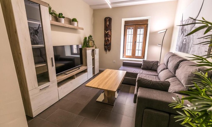 Jaen Apartamento | Céntrico y moderno con piscina y parking