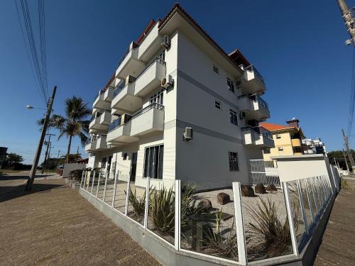 Governador Celso Ramos Apartamento | Cód 103- Apartamento á 50 metros do mar