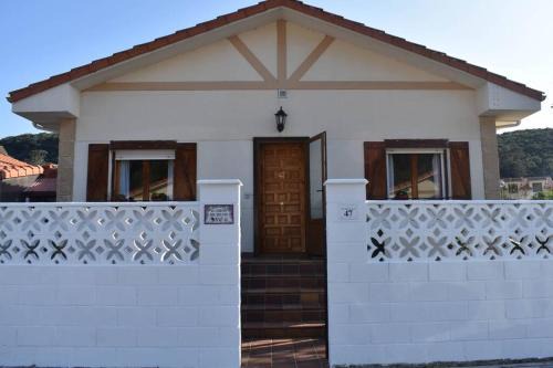 Argonos Casa | Cómodo y coqueto chalet con jardín en Argoños